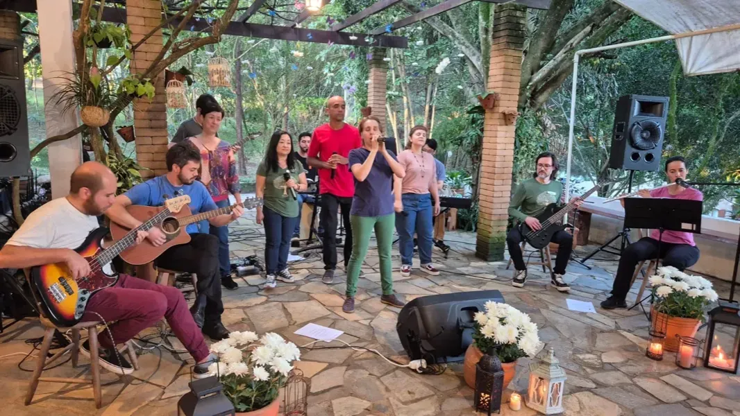 Music under the pergola during the Immersion